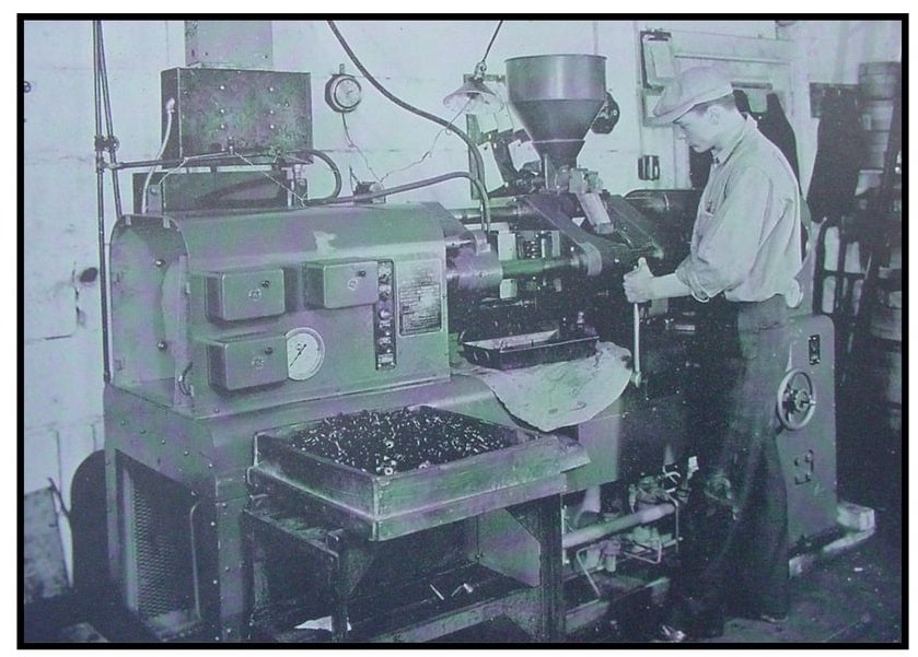 تاریخچه دستگاه تزریق پلاستیک و اهمیت تزریق پلاستیک از دیدگاه صنعت